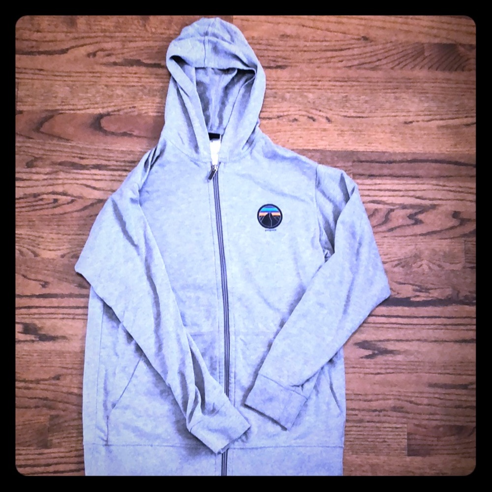 Lightweight Patagonia boys hoodie, grey.